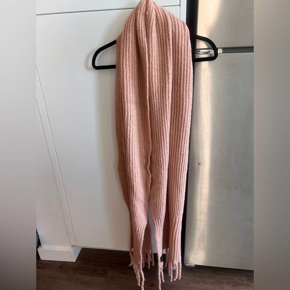 Soft Pink Ribbed Chunky Scarf